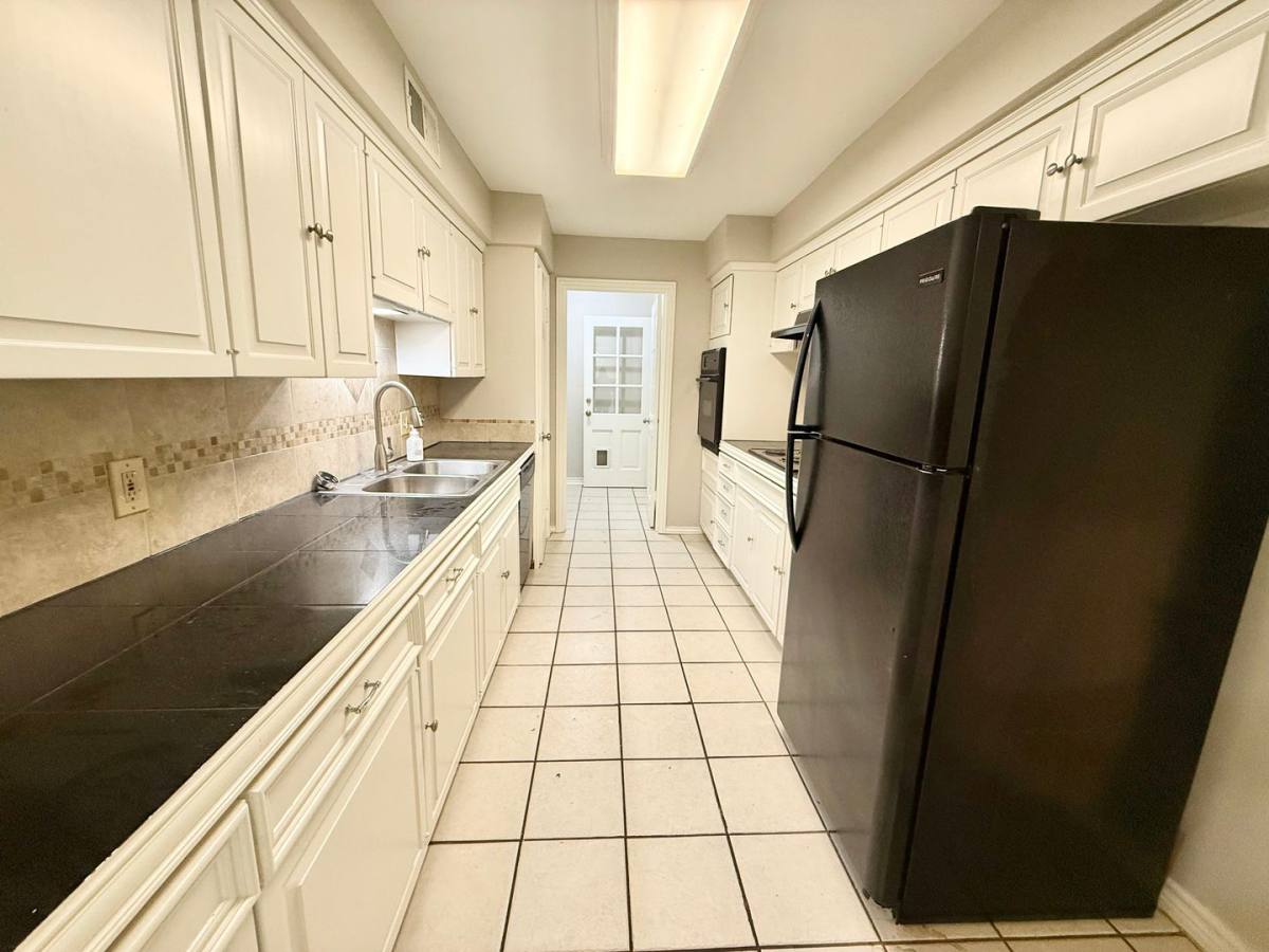 Townhouse for rent at 3711 Colony Park Dr, Tyler, TX 75701