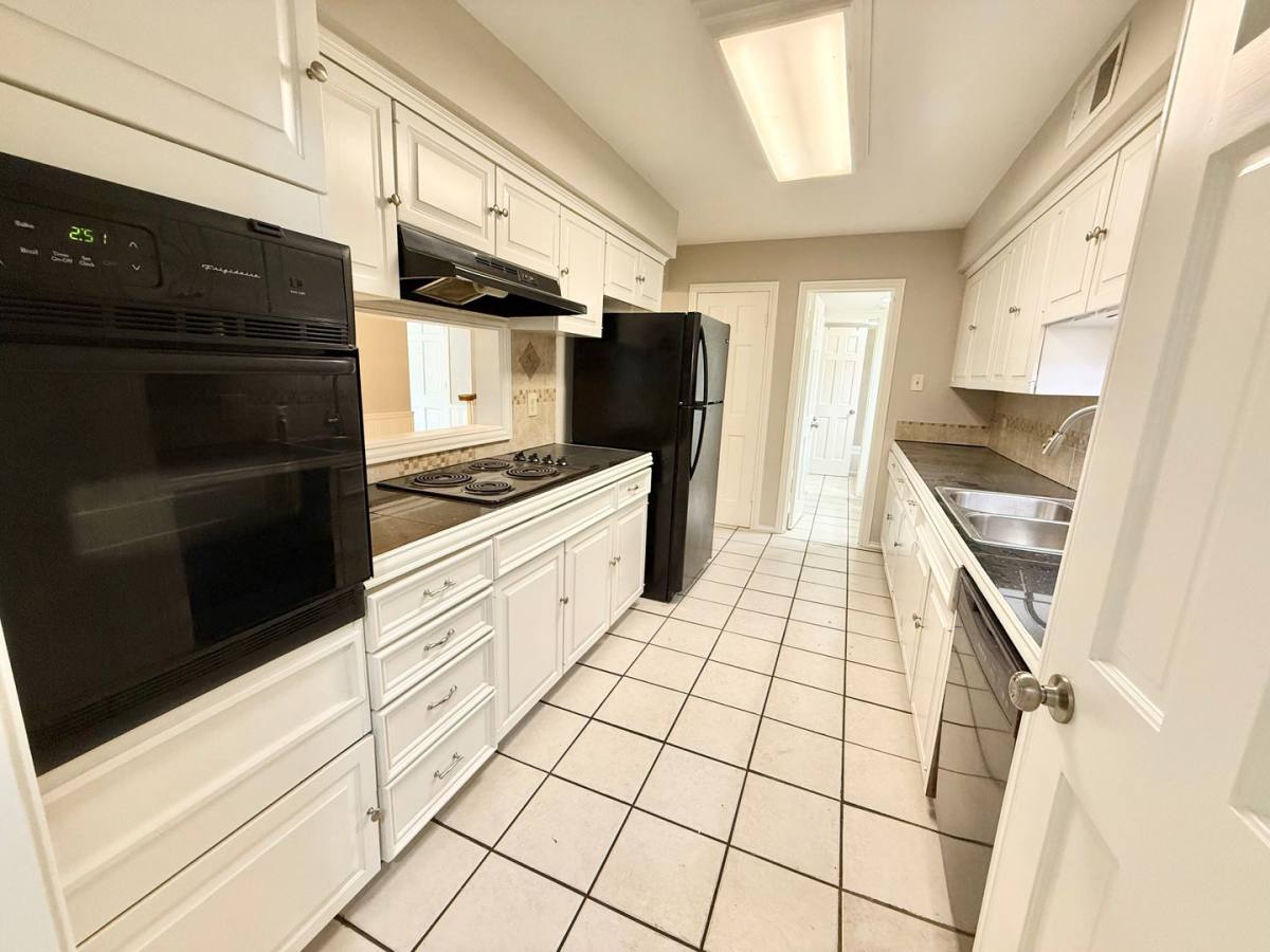 Townhouse for rent at 3711 Colony Park Dr, Tyler, TX 75701