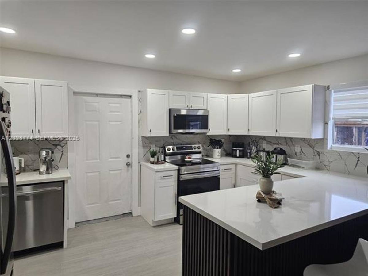 House for rent at 75 SW 18th Ave, Homestead, FL 33030