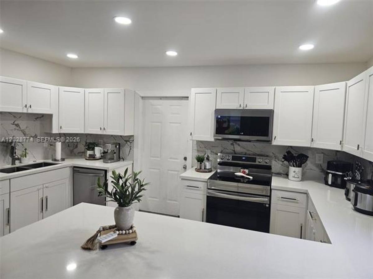 House for rent at 75 SW 18th Ave, Homestead, FL 33030