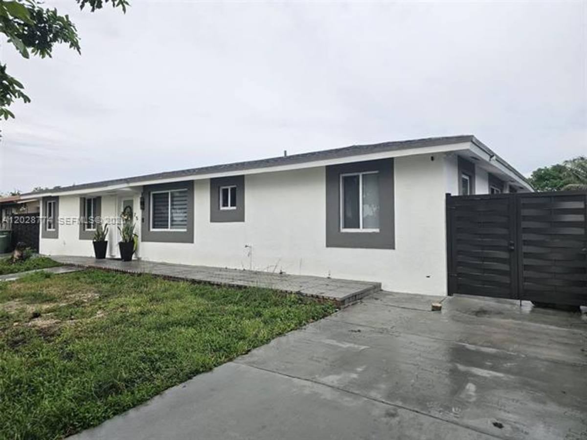 House for rent at 75 SW 18th Ave, Homestead, FL 33030