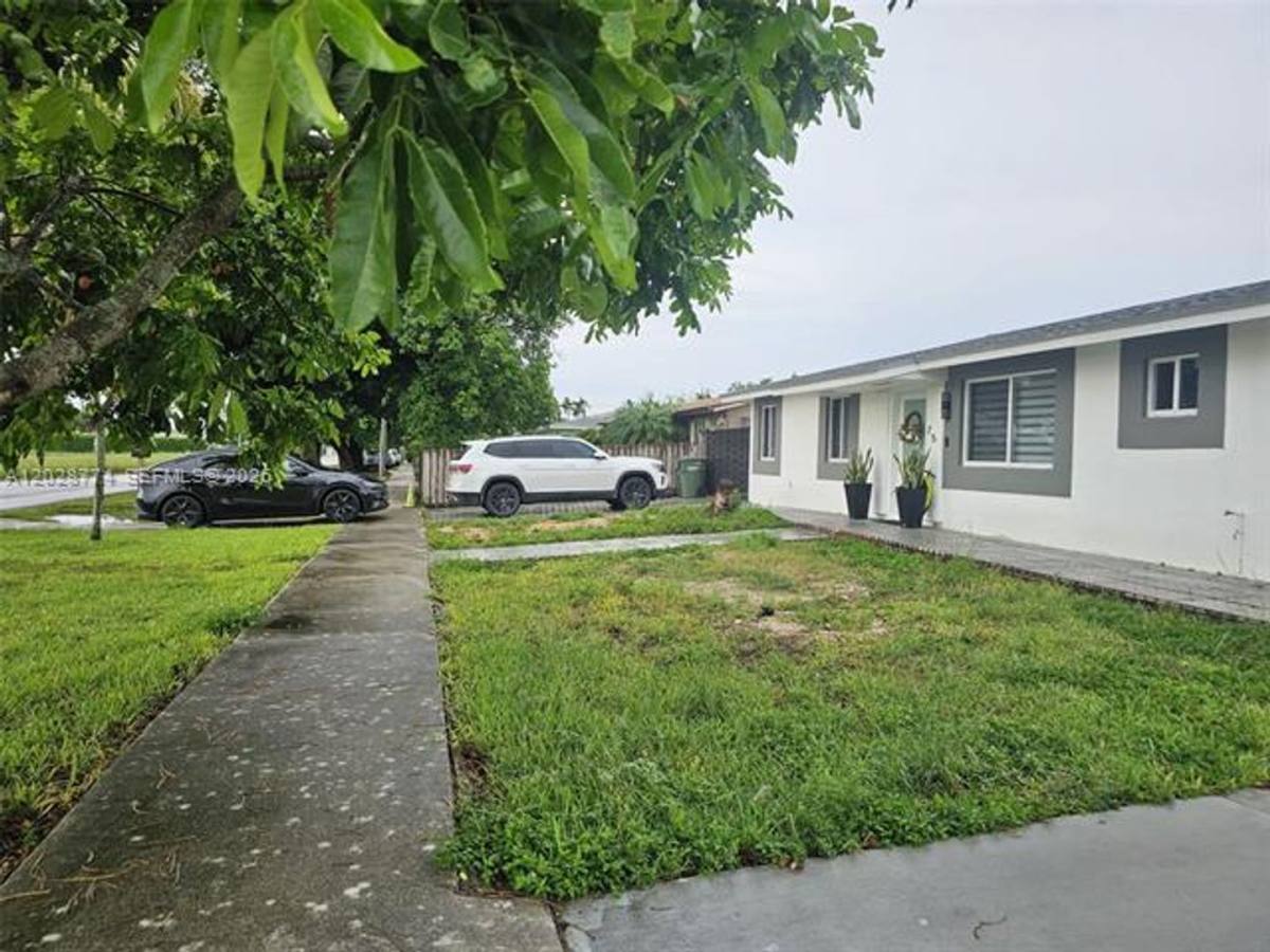 House for rent at 75 SW 18th Ave, Homestead, FL 33030