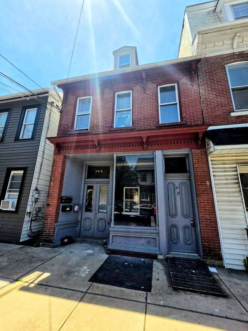 Apartment for rent at 144 Front St, Catasauqua, PA 18032