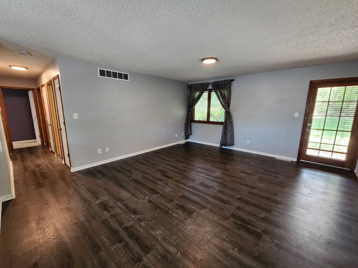 House for rent at 1904 Crescent Dr, Manhattan, KS 66503