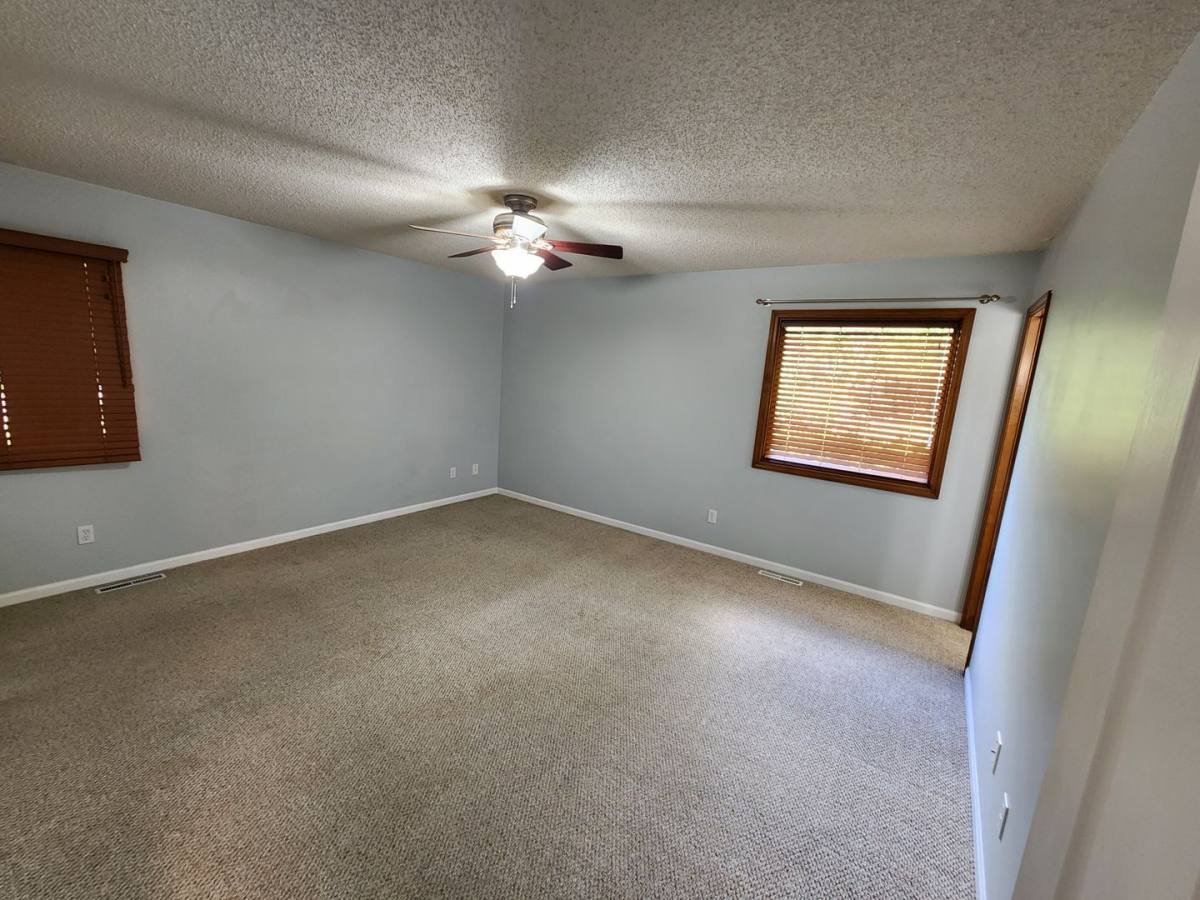 House for rent at 1904 Crescent Dr, Manhattan, KS 66503