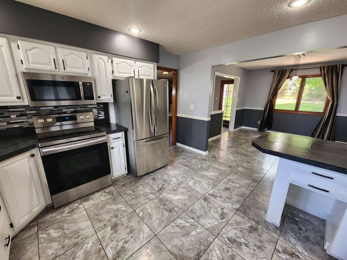 House for rent at 1904 Crescent Dr, Manhattan, KS 66503