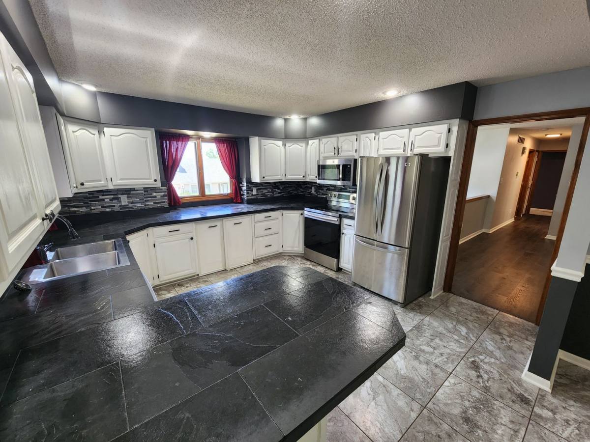 House for rent at 1904 Crescent Dr, Manhattan, KS 66503