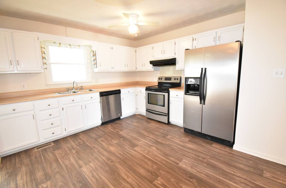 House for rent at 6901 Woodmark Dr, Fayetteville, NC 28314