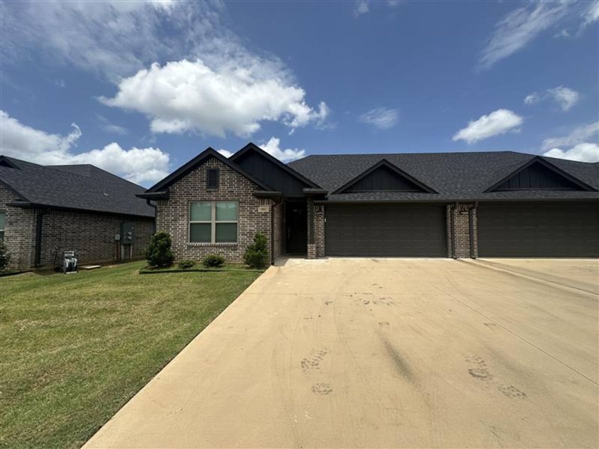 Townhouse for rent at 15428 Cr #192, Tyler, TX 75703