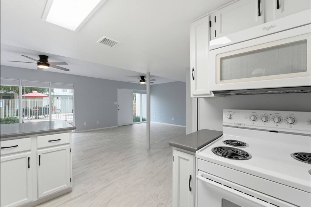 Townhouse for rent at 1734 W Tuckey Lane, Phoenix, AZ 85015
