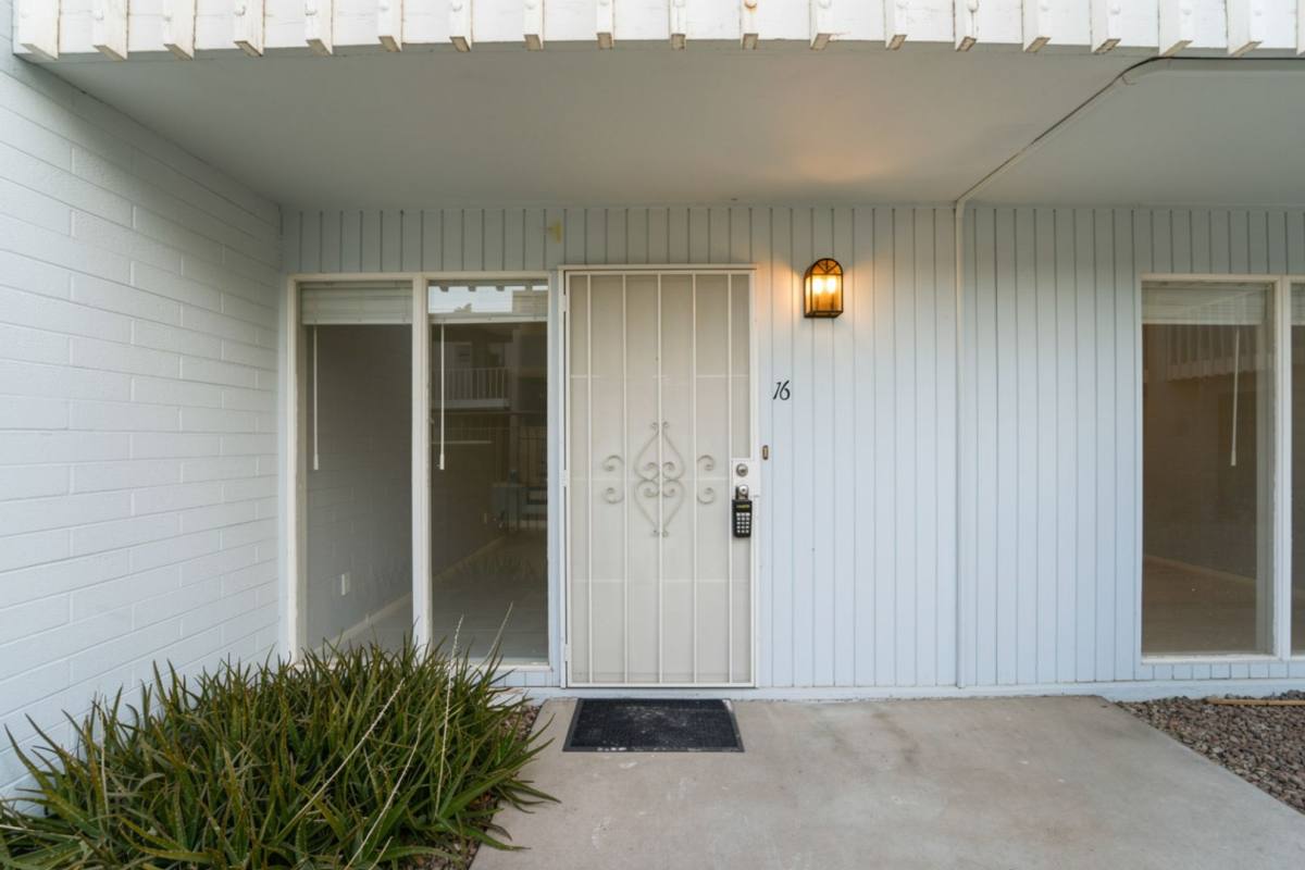 Townhouse for rent at 1734 W Tuckey Lane, Phoenix, AZ 85015