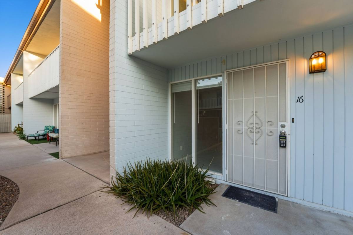 Townhouse for rent at 1734 W Tuckey Lane, Phoenix, AZ 85015