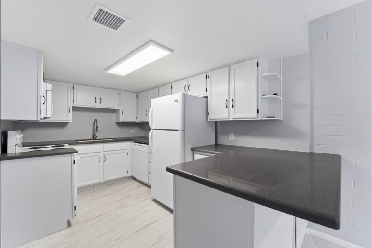 Townhouse for rent at 1734 W Tuckey Lane, Phoenix, AZ 85015