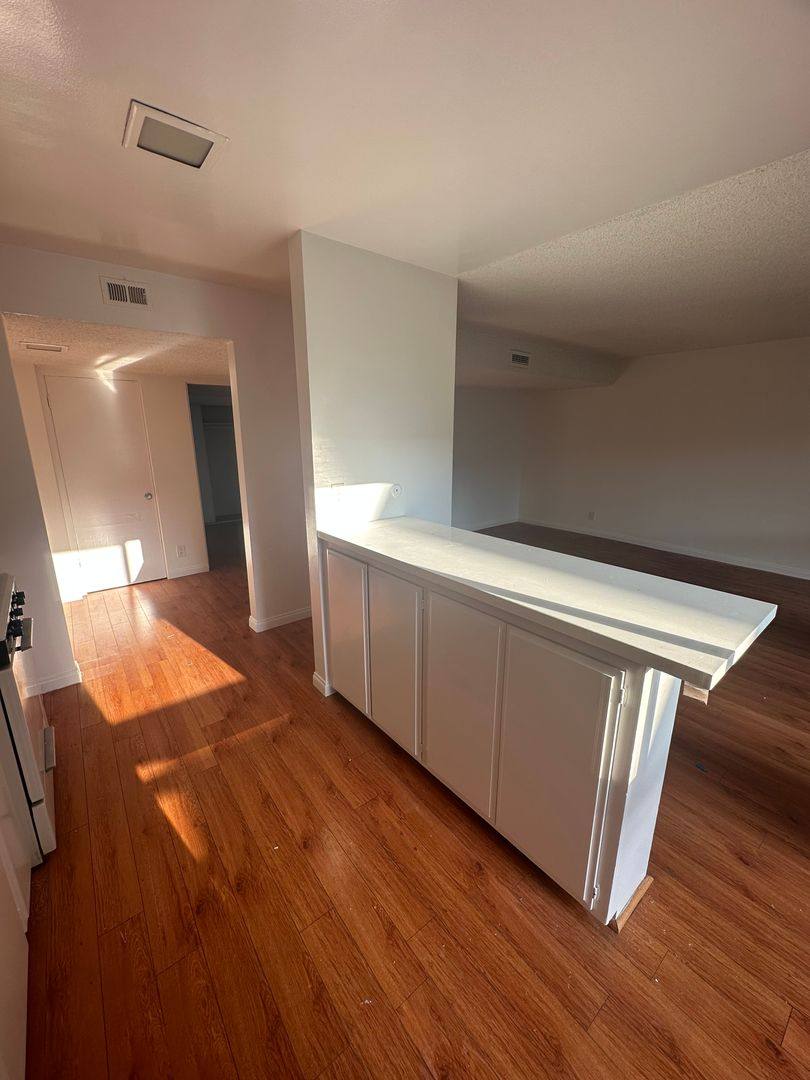 Apartment for rent at 511 N Kenmore Ave, Los Angeles, CA 90004