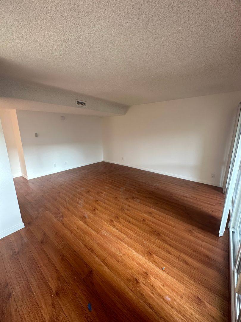 Apartment for rent at 511 N Kenmore Ave, Los Angeles, CA 90004