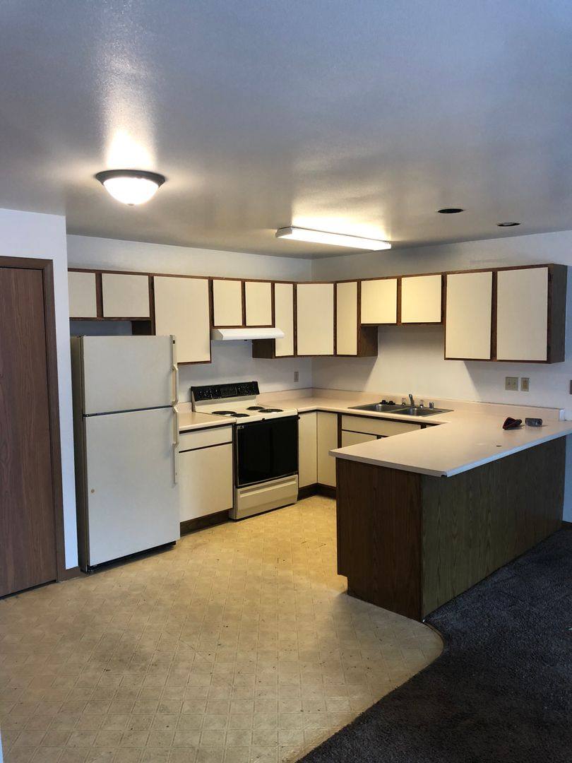 Apartment for rent at 145 Cimarron Court, Oshkosh, WI 54902