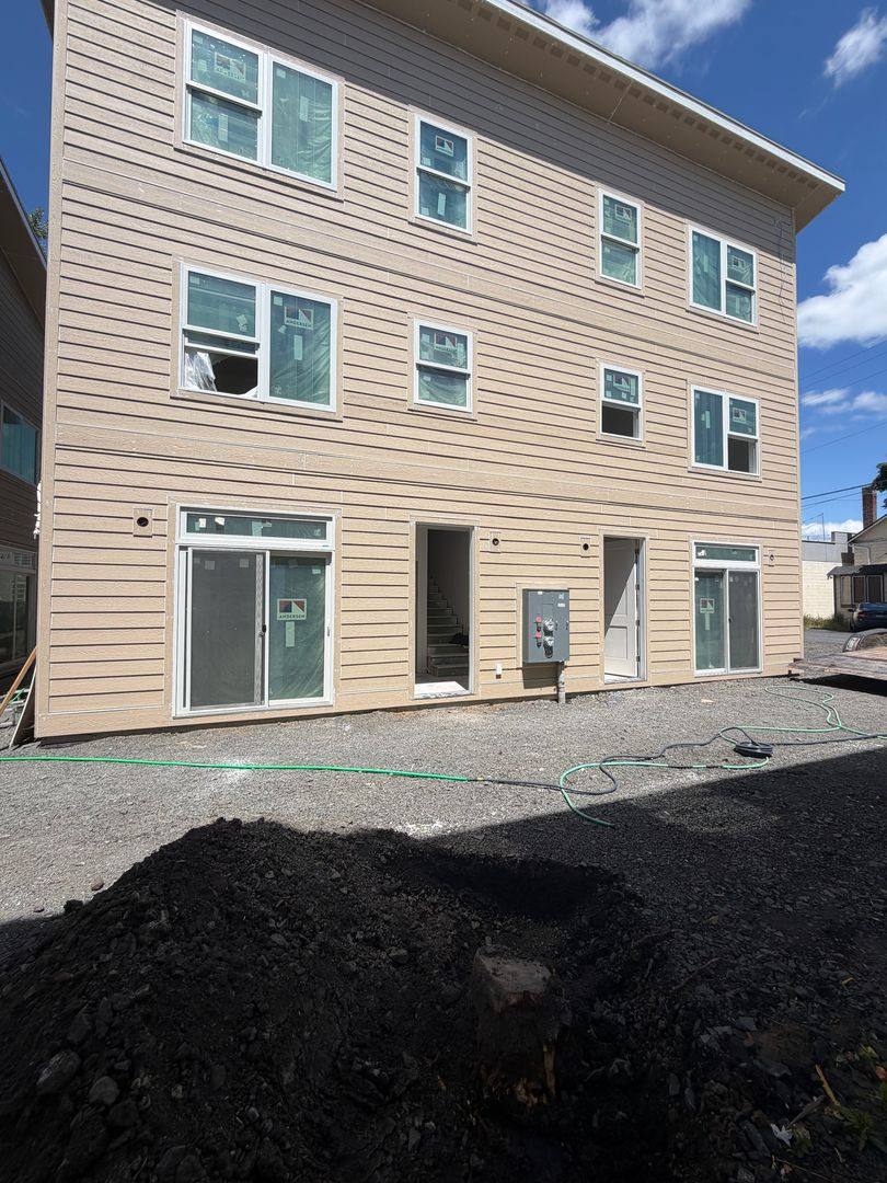Apartment for rent at 420 S Almon St, Moscow, ID 83843