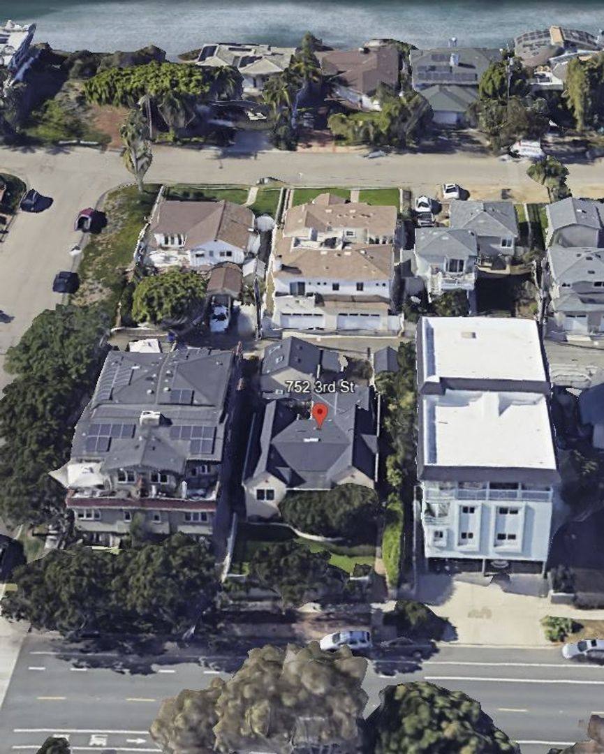 Apartment for rent at 752 3rd St, Encinitas, CA 92024