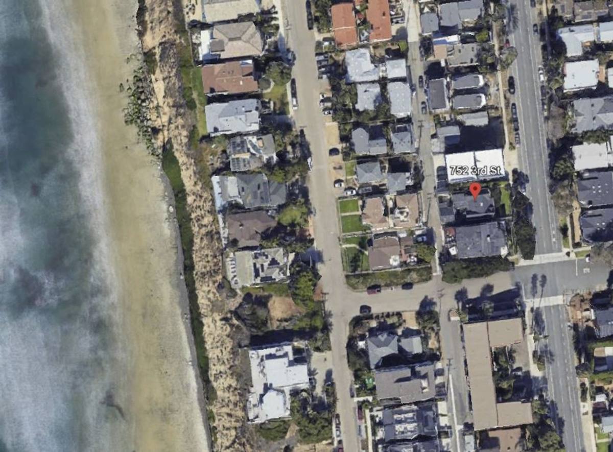 Apartment for rent at 752 3rd St, Encinitas, CA 92024