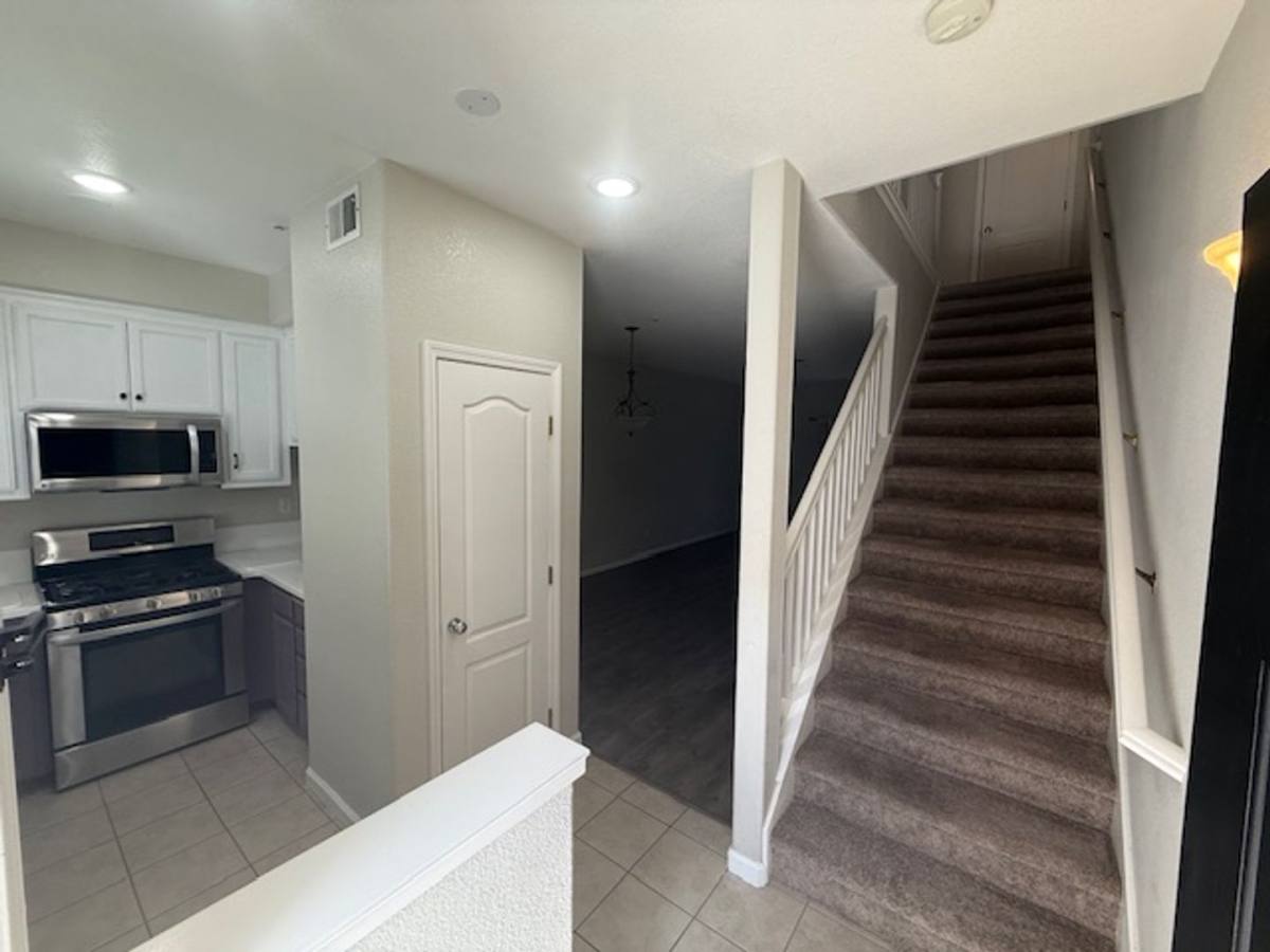 Townhouse for rent at 9 Ashford Place, Martinez, CA 94553