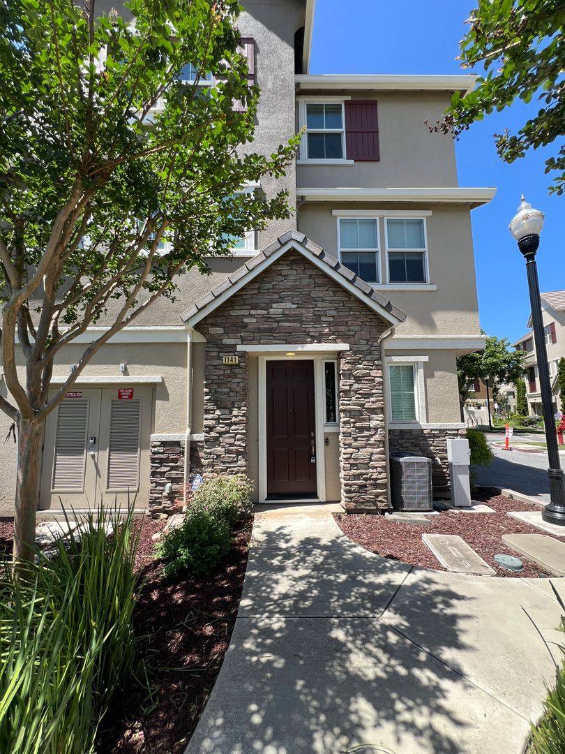 Townhouse for rent at 1141 Rock Ave, San Jose, CA 95131