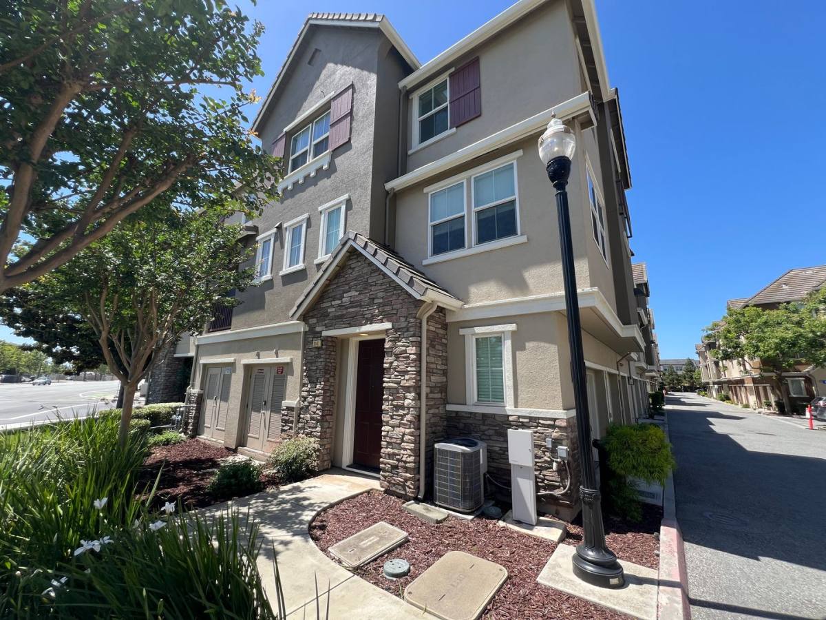 Townhouse for rent at 1141 Rock Ave, San Jose, CA 95131