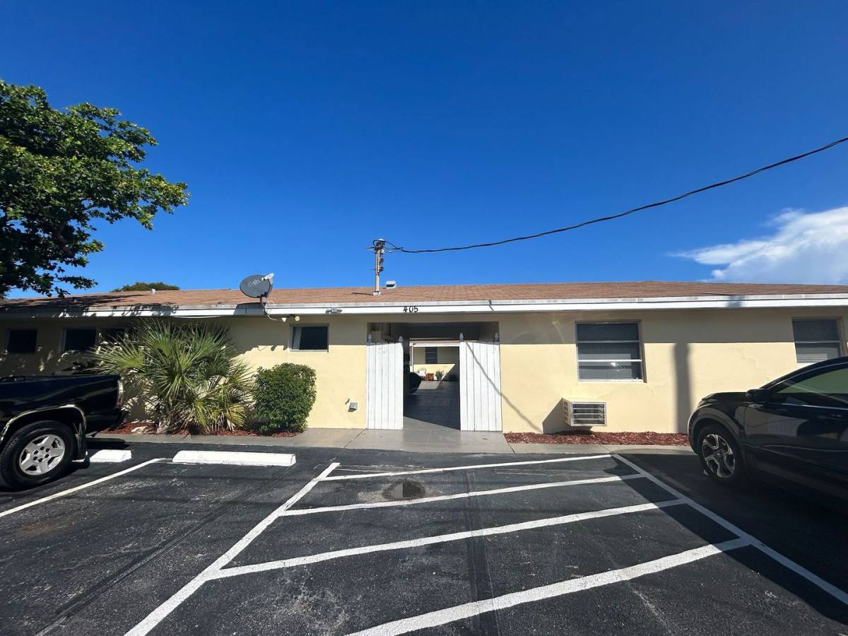 Apartment for rent at 405 6th Ave S, Lake Worth Beach, FL 33460