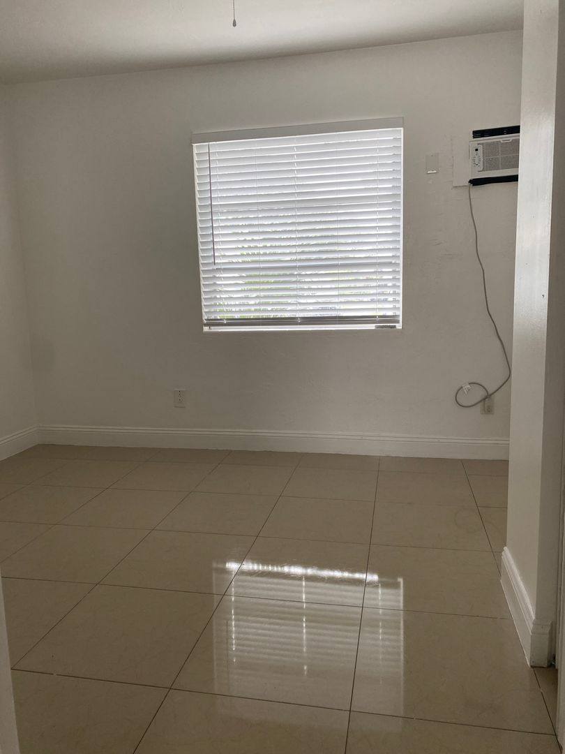 Apartment for rent at 405 6th Ave S, Lake Worth Beach, FL 33460