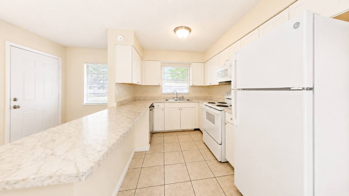 Apartment for rent at 206 S Galena Ave, Clermont, FL 34715
