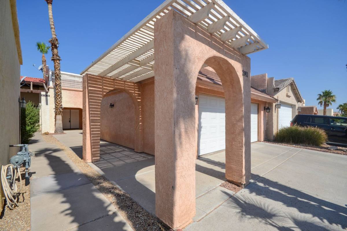 House for rent at 2911 Country Club Dr, Bullhead City, AZ 86442