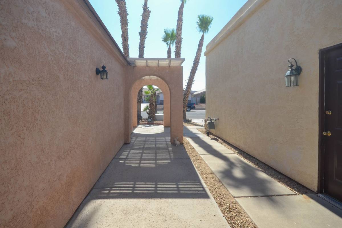 House for rent at 2911 Country Club Dr, Bullhead City, AZ 86442
