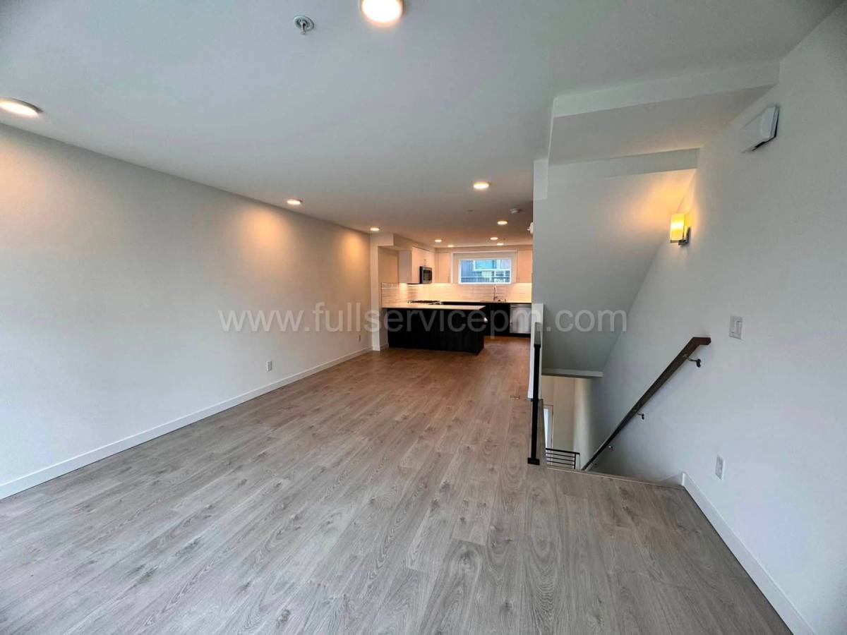 Townhouse for rent at 11208 Pineshurst Way NE, Seattle, WA 98125