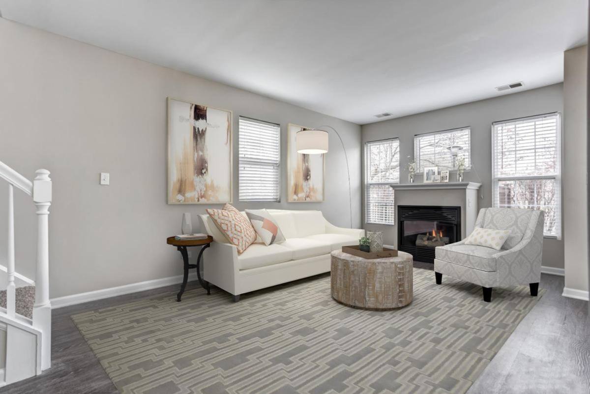 Townhouse for rent at 168 Gregory St, Aurora, IL 60504