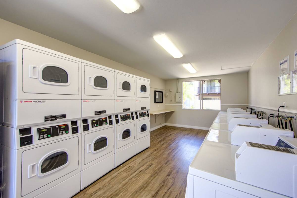 Apartment for rent at 1151 Walnut Ave, Tustin, CA 92780