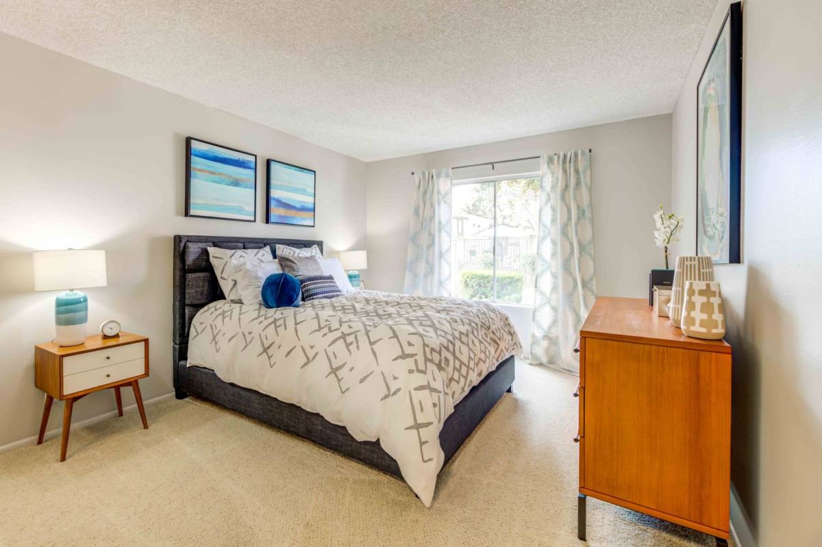 Apartment for rent at 1151 Walnut Ave, Tustin, CA 92780