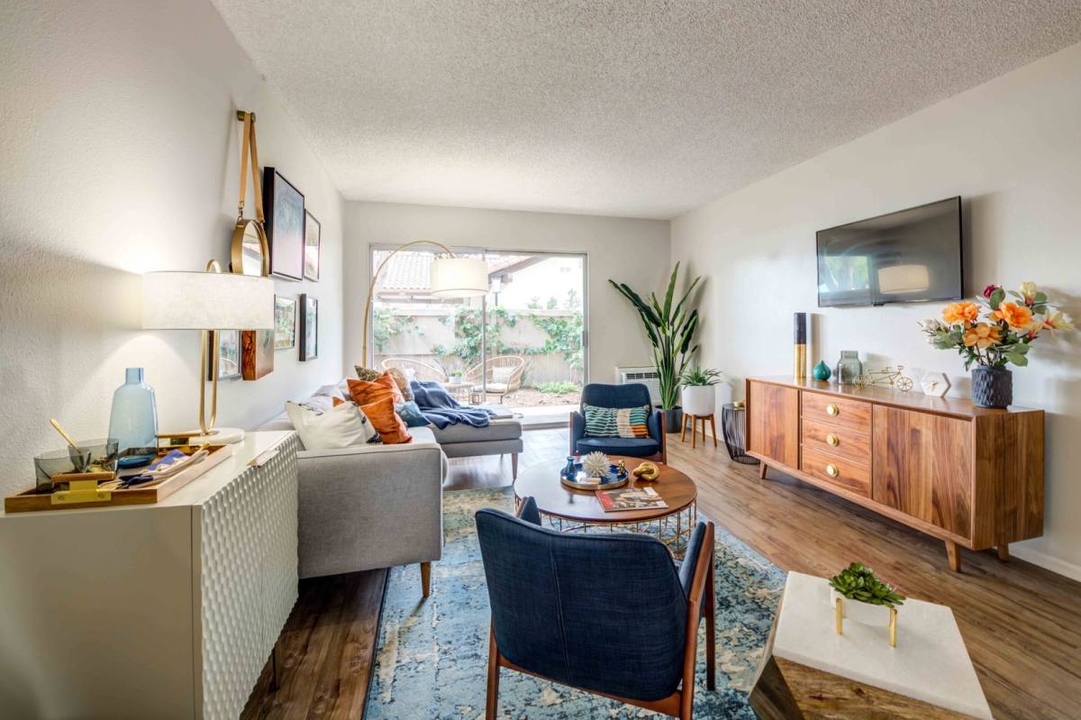 Apartment for rent at 1151 Walnut Ave, Tustin, CA 92780