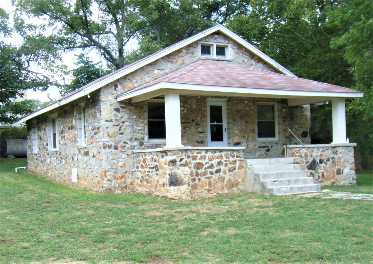 House for rent at 989 E Mount Vernon St, Nixa, MO 65714