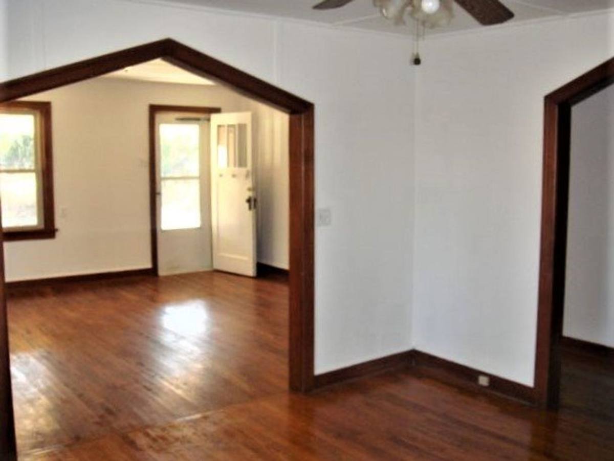 House for rent at 989 E Mount Vernon St, Nixa, MO 65714