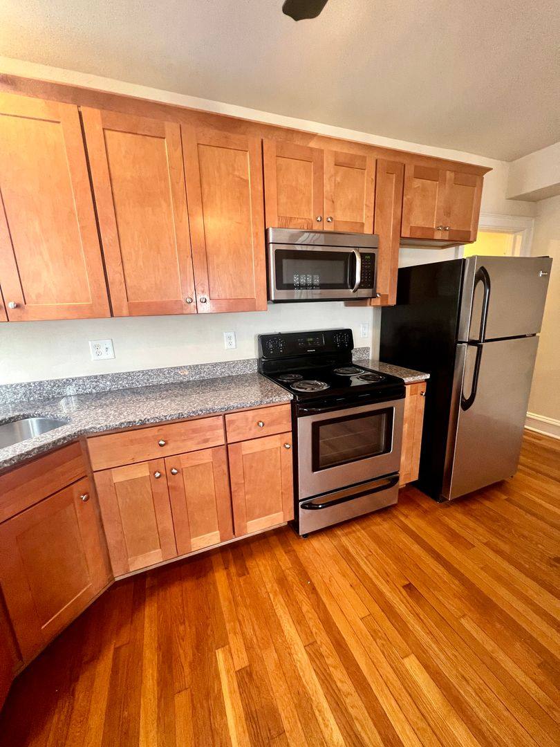 Apartment for rent at 3309 W Grace St, Richmond, VA 23221