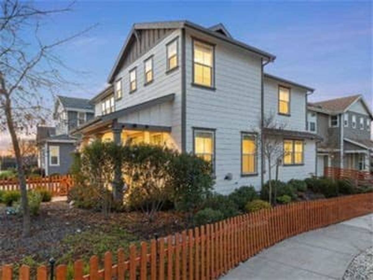 House for rent at 1747 Linden Lane, Santa Rosa, CA 95404