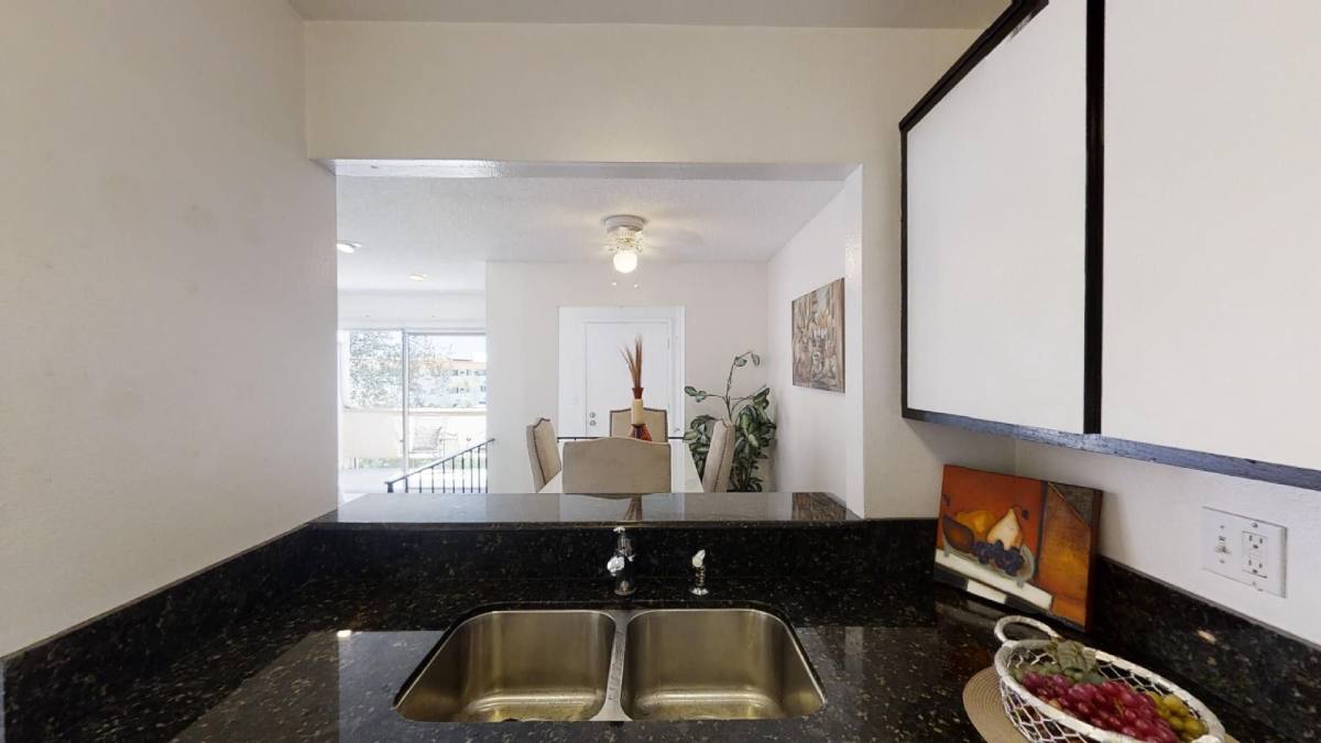 Condo for rent at 3266 Ashford St #O, San Diego, CA 92111