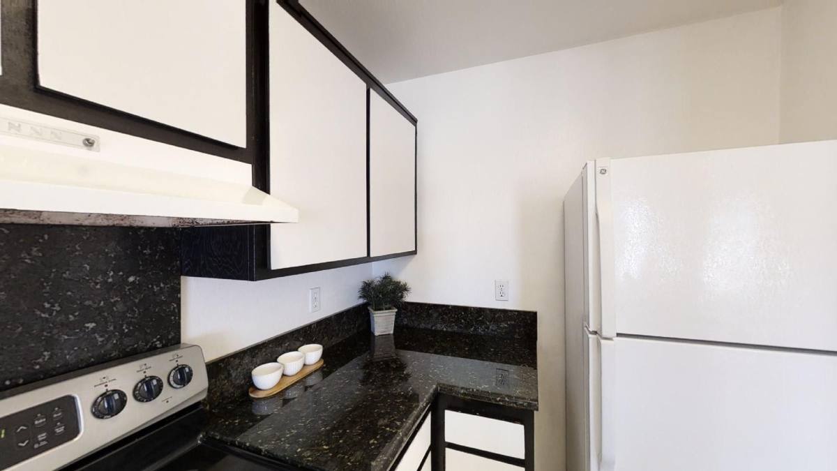 Condo for rent at 3266 Ashford St #O, San Diego, CA 92111