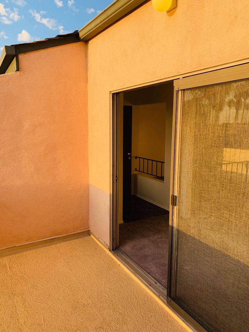 Condo for rent at 3266 Ashford St #O, San Diego, CA 92111