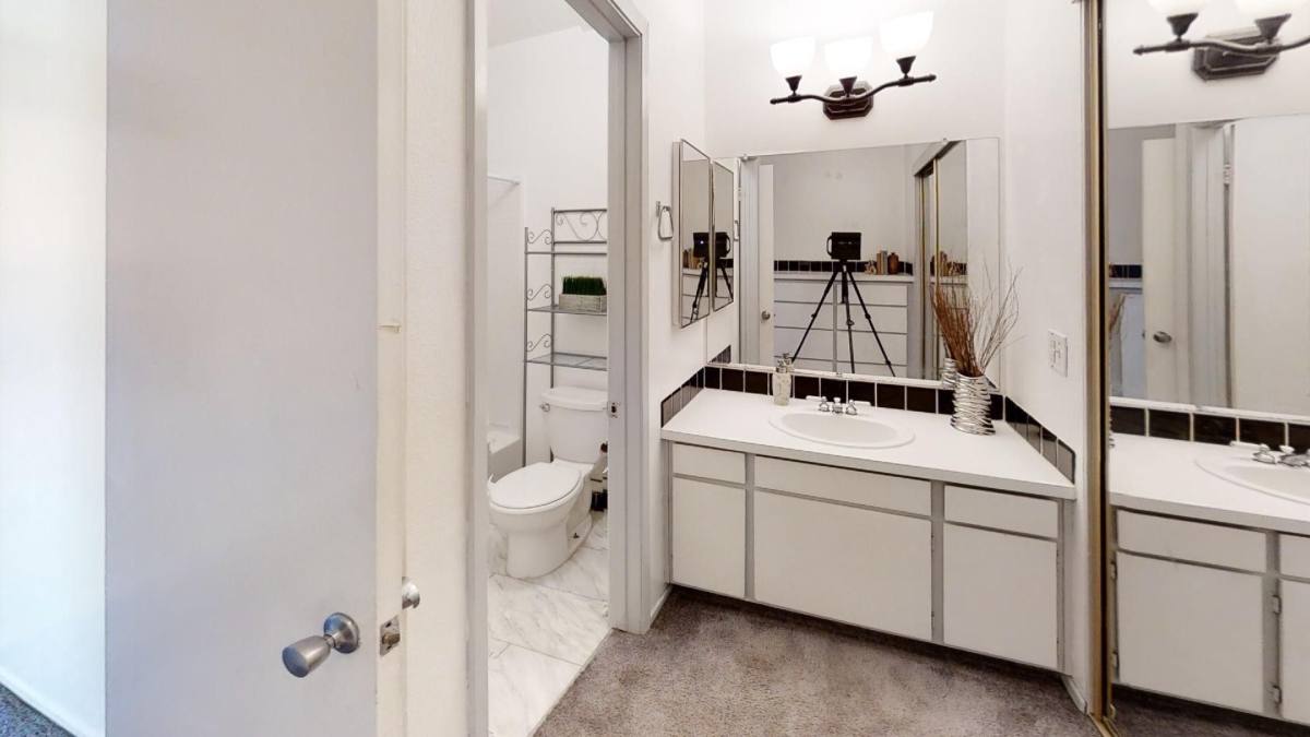 Condo for rent at 3266 Ashford St #O, San Diego, CA 92111