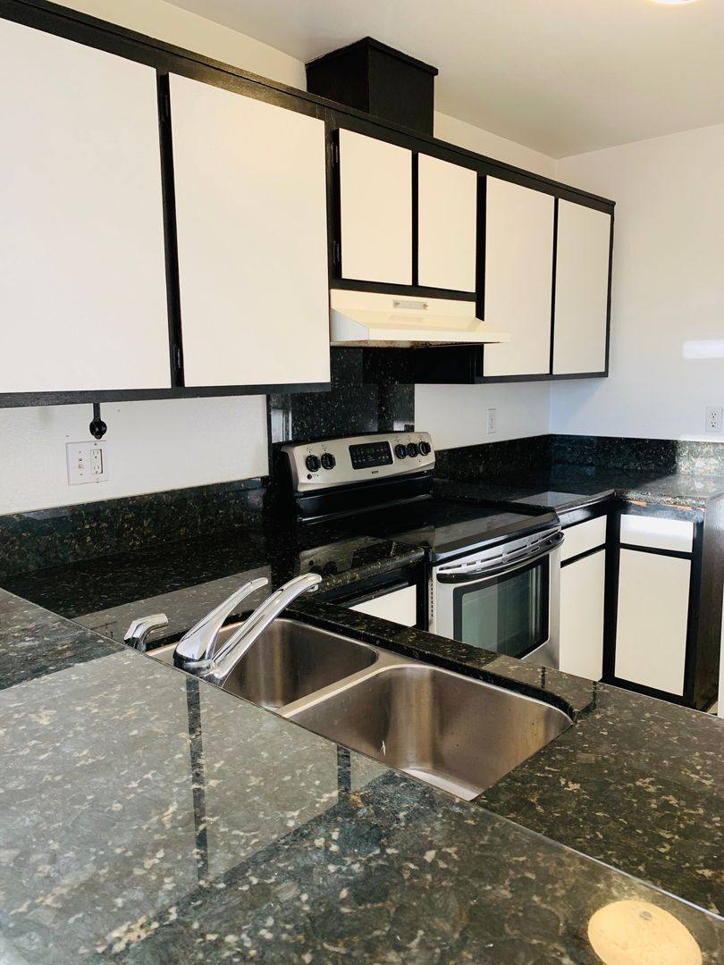 Condo for rent at 3266 Ashford St #O, San Diego, CA 92111