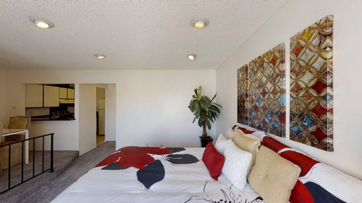 Condo for rent at 3266 Ashford St #O, San Diego, CA 92111