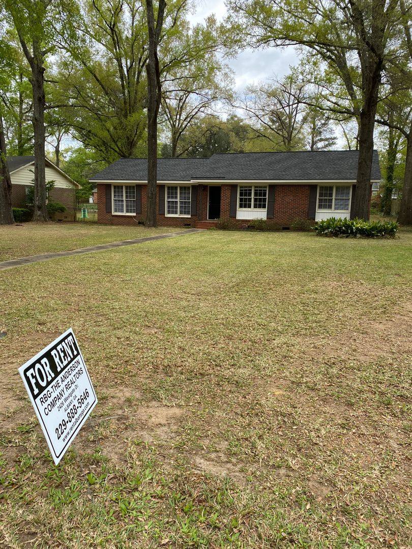 House for rent at 2018 Acker Dr, Albany, GA 31707