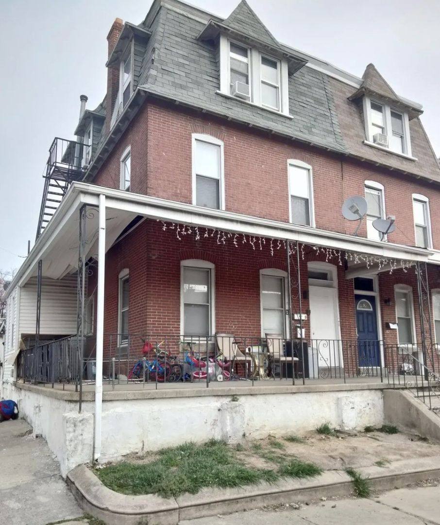 Apartment for rent at 336 W 8th St, Chester, PA 19013