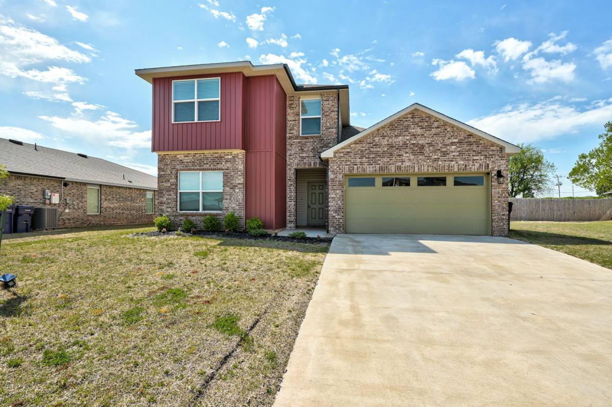 House for rent at 10516 NW 24th St, Yukon, OK 73099