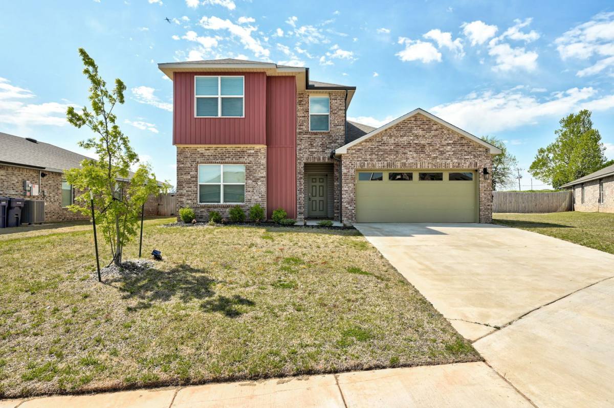 House for rent at 10516 NW 24th St, Yukon, OK 73099